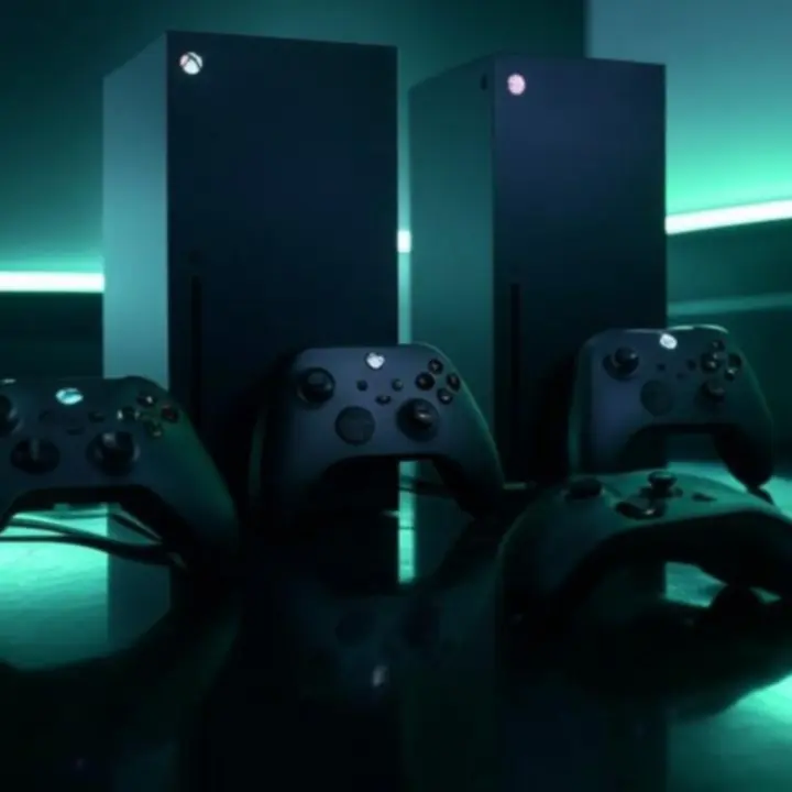 Nowoczesna ekspozycja konsol Xbox i kontrolerów